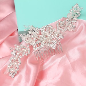 Long Bridal Hair comb with Simulated Pearls and Crystals with Sparkling Rhodium Over. 20x7cm