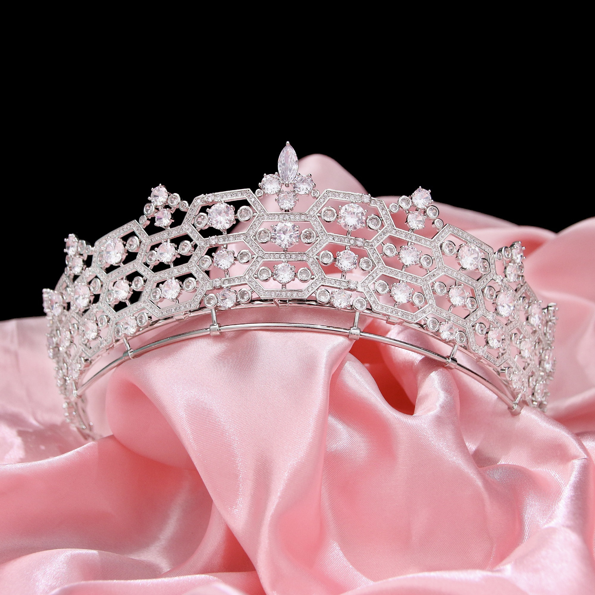 The Greville Honeycomb Tiara, Queen Elizabeth Bowes-lyon the Queen