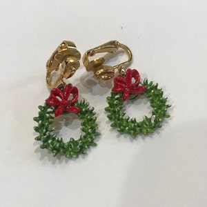 Vintage Metal Holiday Christmas Wreath Earrings