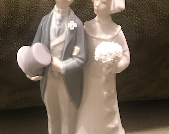 Vintage Lladro Bride and Groom Wedding Figurine