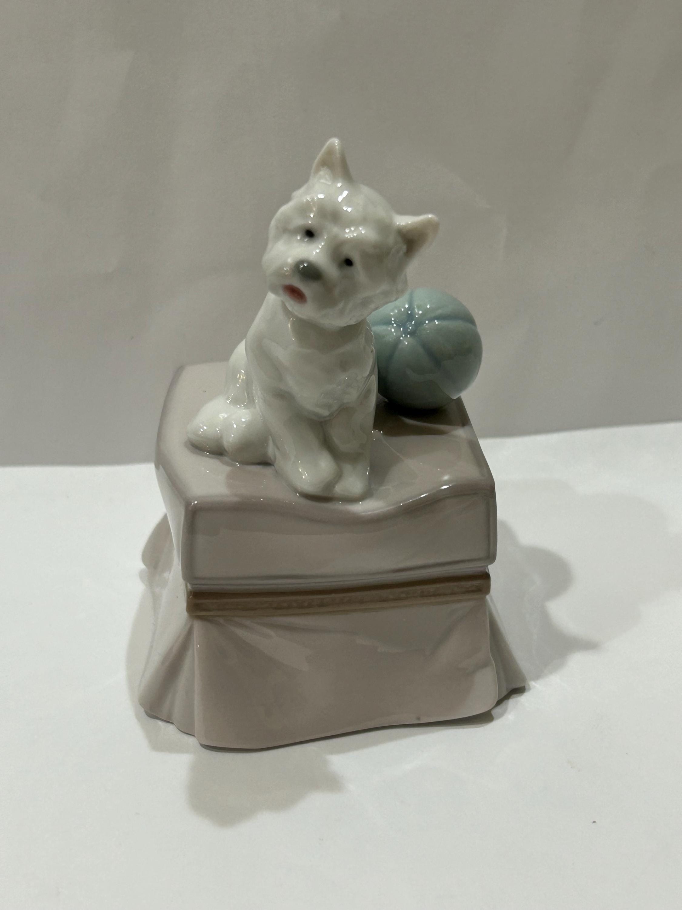 Lladro 犬の置物 6985 ボール付き Vintage #6985 My Favorite Companion Schnauzer Dog Figurine by