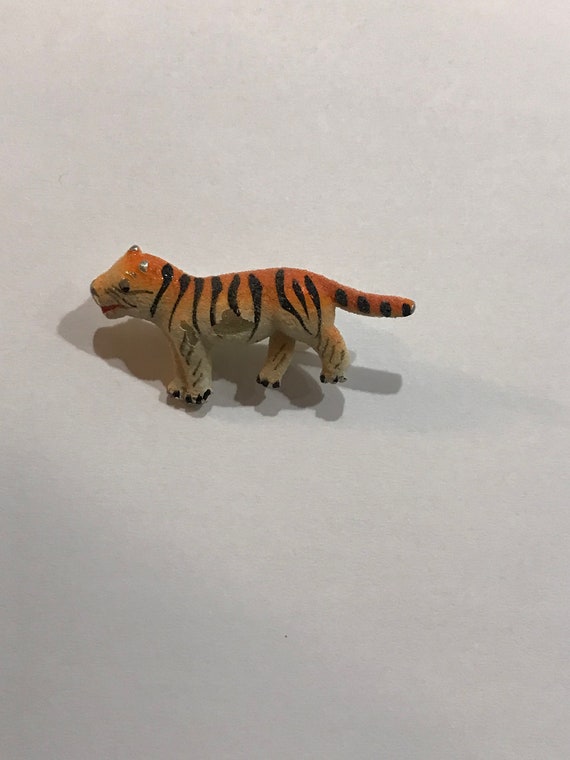 Vintage Tiger Brooch Pin