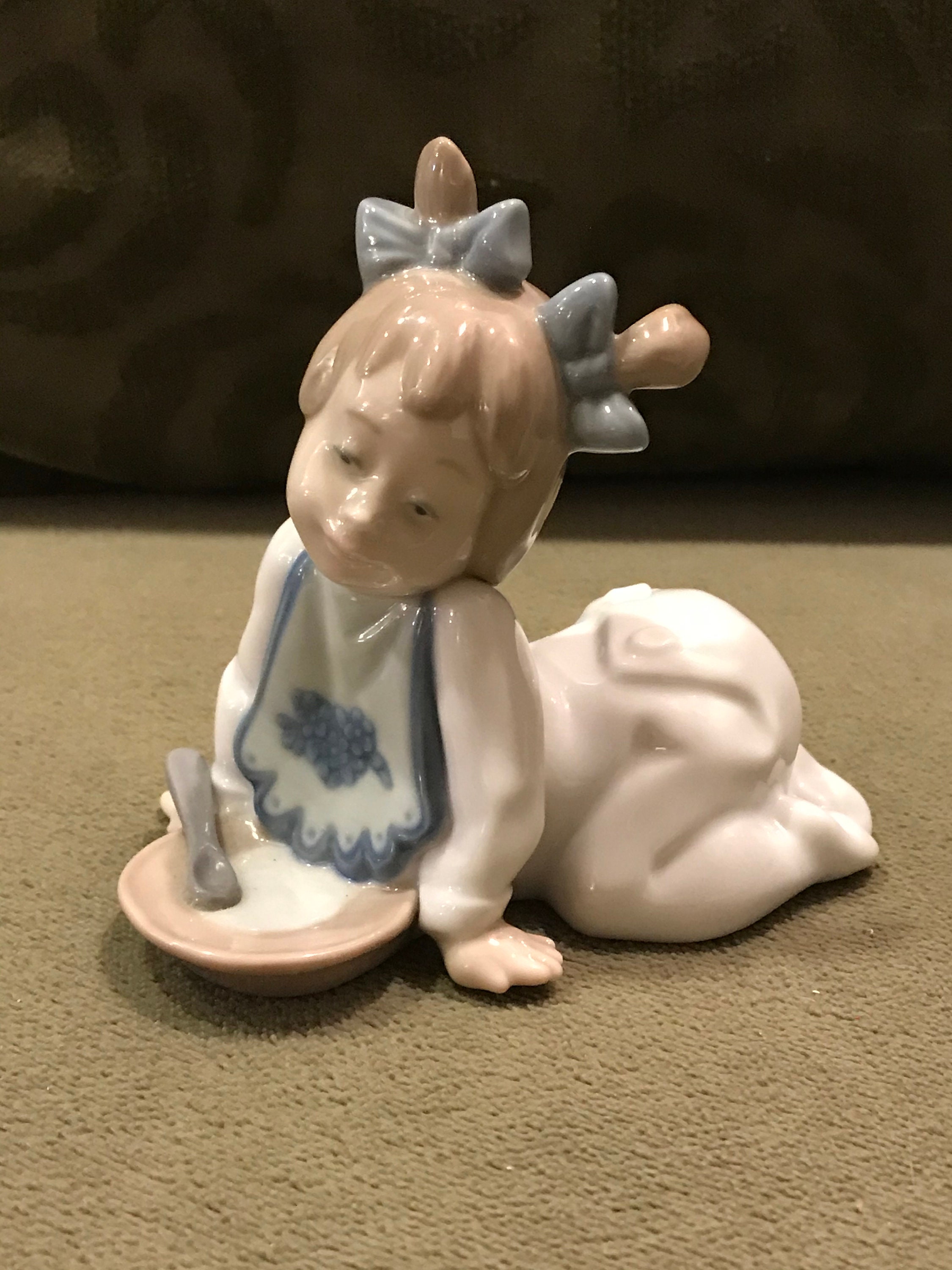NAO by LLADRO スペイン製 陶器 ベビー フィギュリン 1981 Vintage Nao Baby With Food Figurine by Lladro Figurine - Etsy