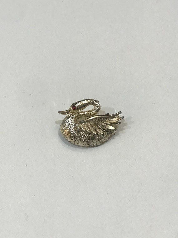 Vintage Swan Brooch Pin