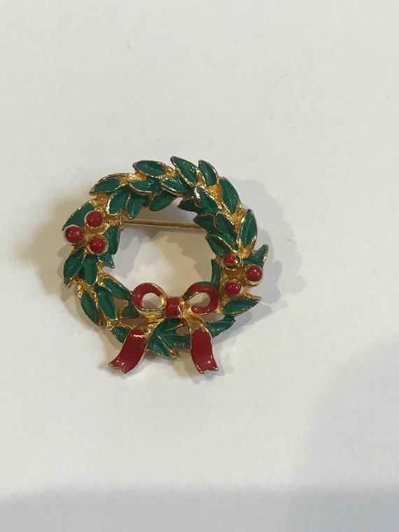 Vintage Christmas Holiday Wreath Brooch Pin