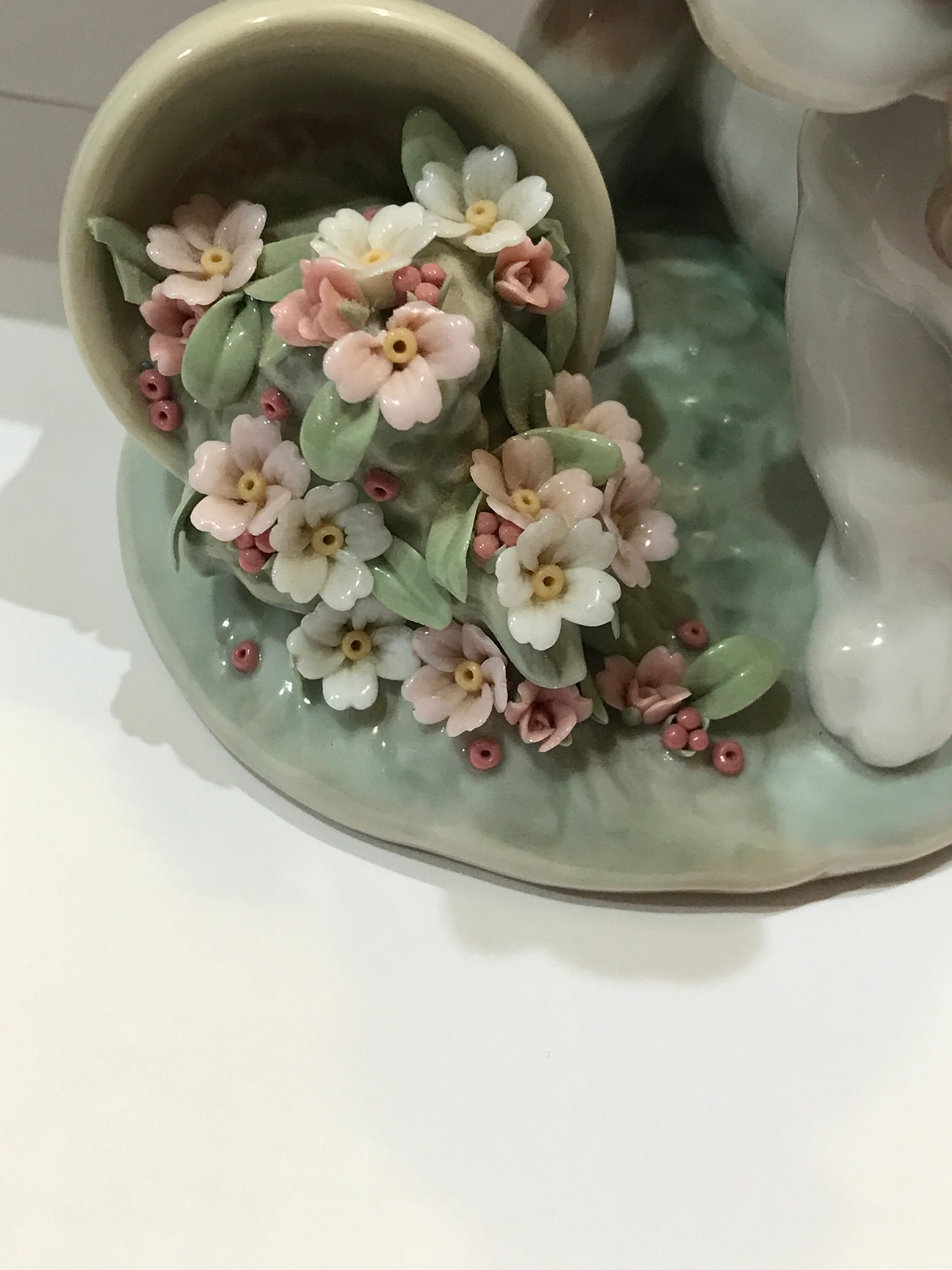 It Wasn't Me Dog With Flower Basket #7672 by Lladro Figurine - Etsy