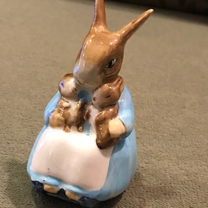 Beatrix Potter Mrs Rabbit and Bunnies Beswick England Vintage Figurine