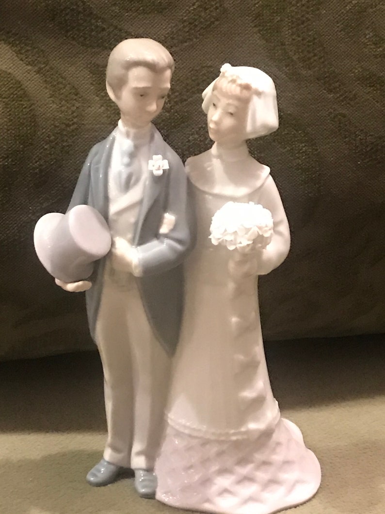 tiny bride and groom figurines