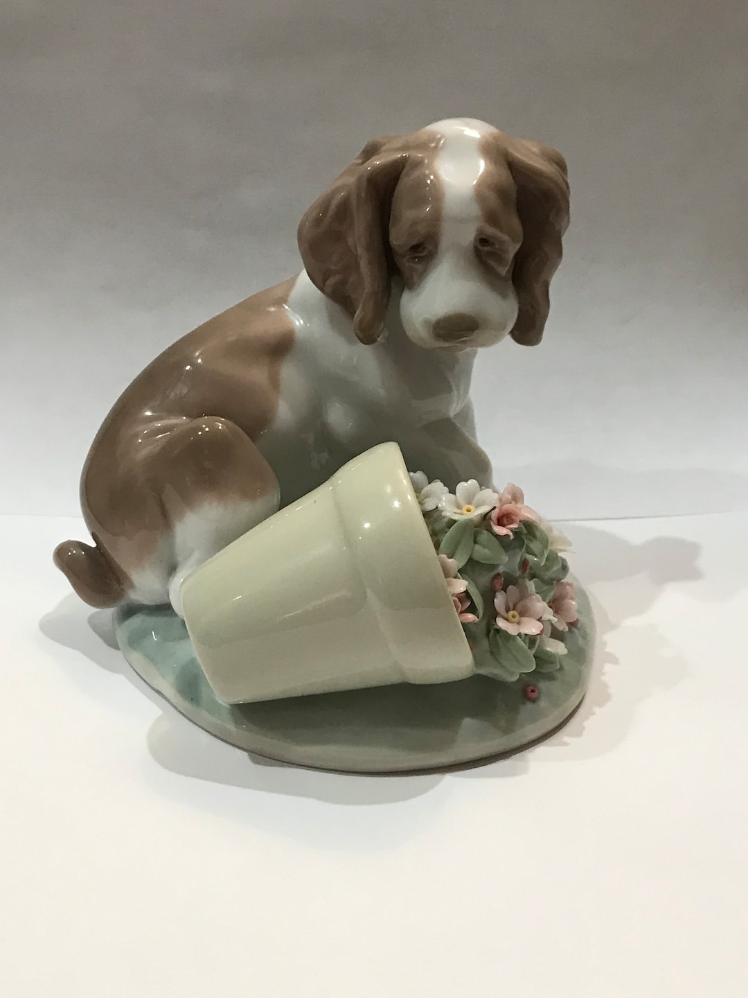 It Wasn't Me Dog With Flower Basket #7672 by Lladro Figurine - Etsy