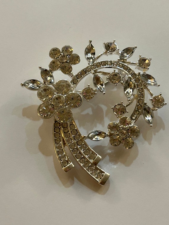 Vintage Silvertone Rhinestones  Flower Shaped Bro… - image 1