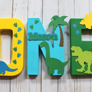 Dinosaur paper mache numbers, one letters for 1st birthday, dinosaur birthday party, Stand up paper mache one number, dinosaur photo prop.