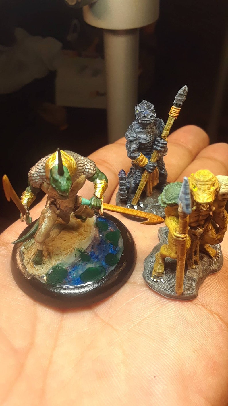 D/&d miniature lizard men set1 leader w2swords heavily armoredmini by wrath of kings7 misc lizard men wvarious weapons from 3d print