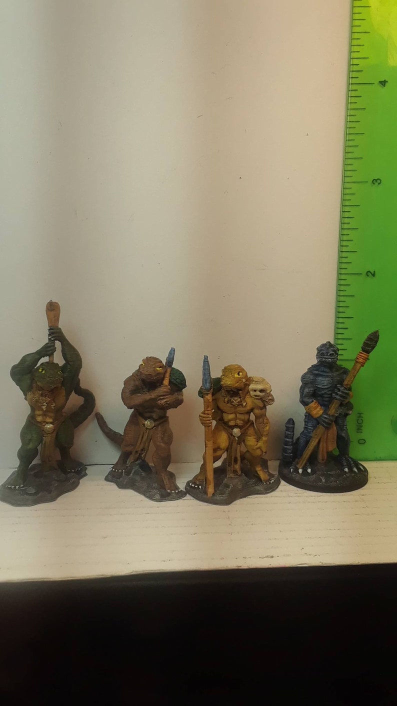 D/&d miniature lizard men set1 leader w2swords heavily armoredmini by wrath of kings7 misc lizard men wvarious weapons from 3d print