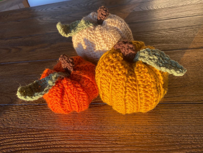 Conjunto de 3 calabazas de ganchillo hechas a mano, otoño, Halloween, decoración, Acción de Gracias, decoración de otoño, decoración de calabaza imagen 3