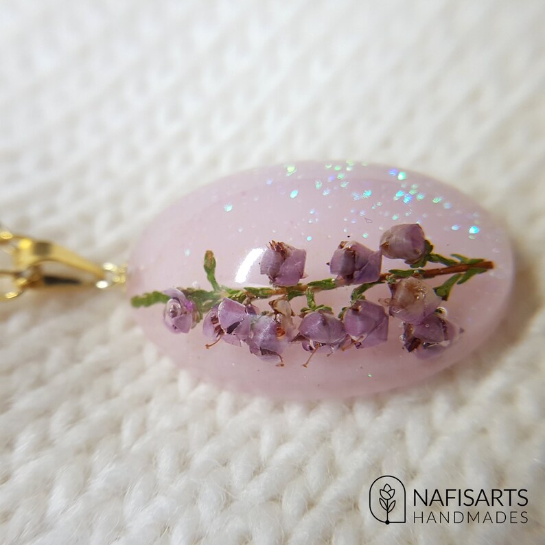 an amazing gift for natural lovers floral resin necklace with natural Heathers flowers and golden steel supplies