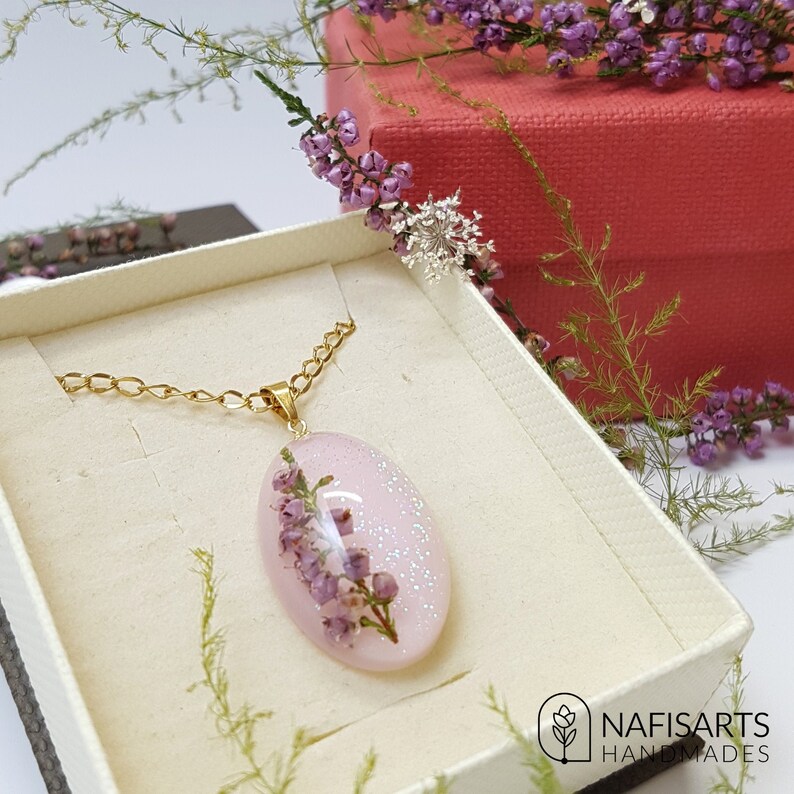 an amazing gift for natural lovers floral resin necklace with natural Heathers flowers and golden steel supplies