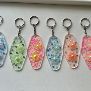 Retro Flower Resin Glitter Keychains
