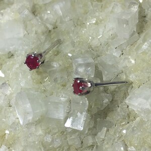 Ruby stud earrings bild 4