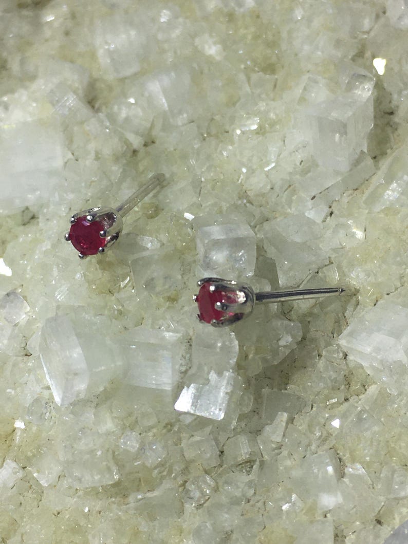 Ruby stud earrings bild 4