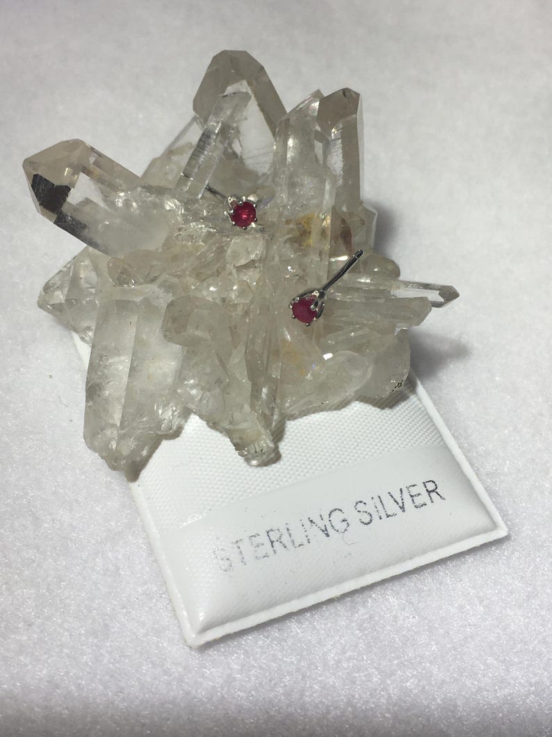 Ruby stud earrings bild 2