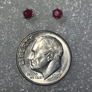 Ruby stud earrings bild 5