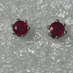 Ruby stud earrings bild 1