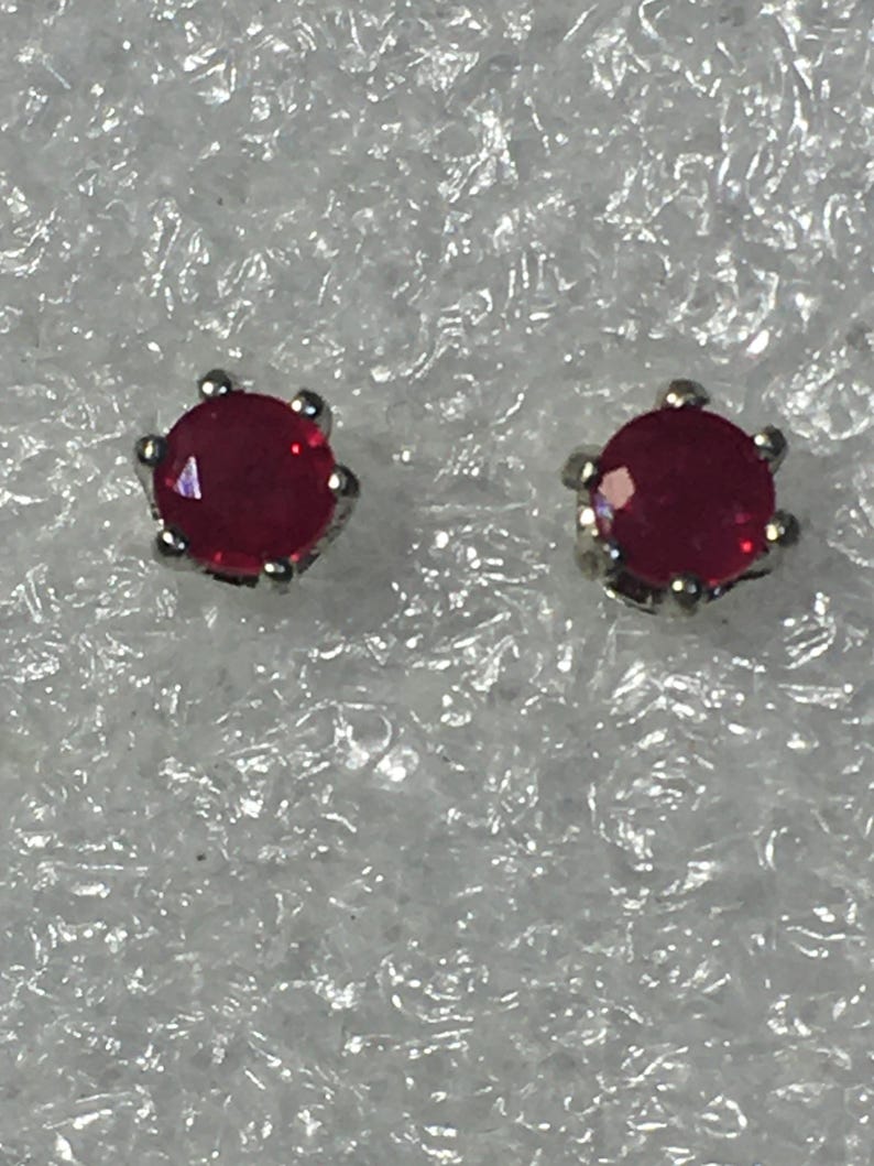 Ruby stud earrings bild 1