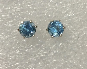 Sky Blue 6 mm Topaz Earrings