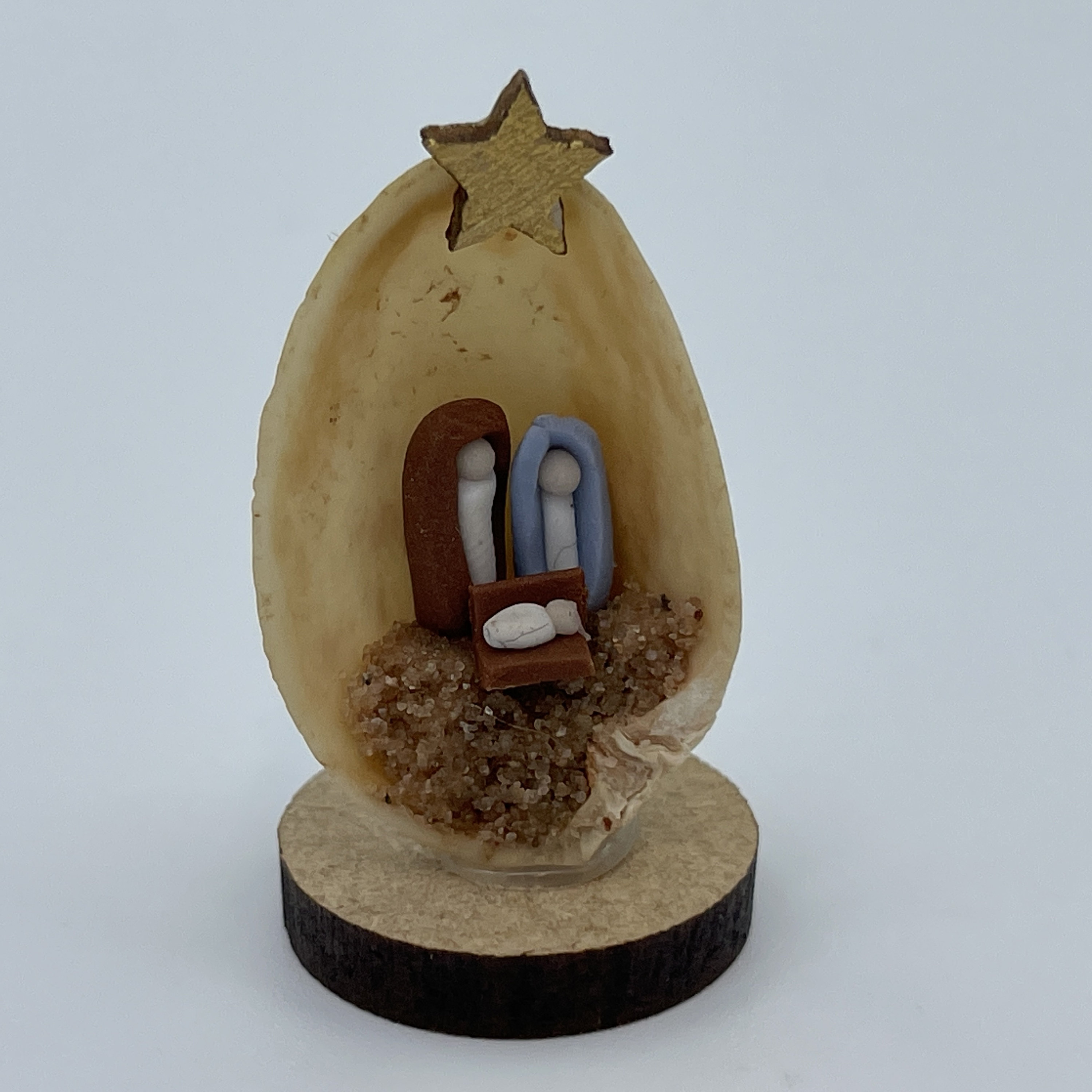 In a Nutshell クリスマス ピーナッツ型 置き物 Nativity In A Nutshell - handmade Pistachio Shell miniature