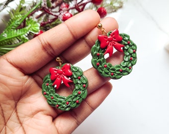 Christmas Wreath Dangle Earrings, Wreath Earrings Clay, Christmas Earrings Dangle, Christmas Wreath Earrings, Holiday Wreath Earrings