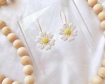 Daisy Hoop Earrings, Polymer Clay Earrings Cute, Clay Hoop Earrings, Daisy Clay Earrings, Clay Flower Earrings, Spring Floral Earrings