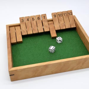 Stäng lådan, handgjort tärningsspel, klassiskt pubspel, vintage bild 3