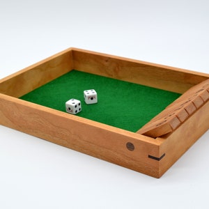 Stäng lådan, handgjort tärningsspel, klassiskt pubspel, vintage bild 8