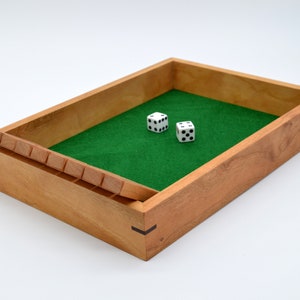 Stäng lådan, handgjort tärningsspel, klassiskt pubspel, vintage bild 6
