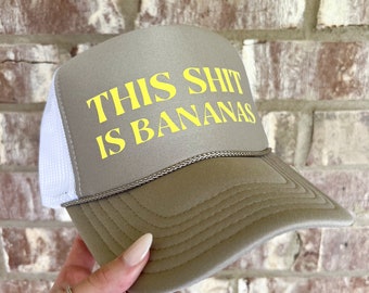 This Sh*t Is Bananas Vuxen Skum Truckerkeps Gul Banan Baseball College Justerbara Savannah Kepsar