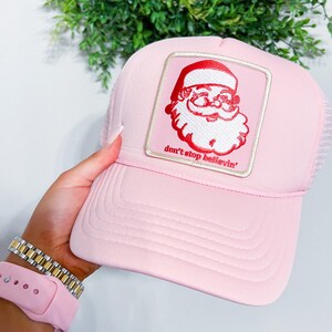 Gorra de camionero con parche "Don't Stop Believin'" / Gorra con parche personalizado / Gorra navideña de Papá Noel / Gorra de camionero de malla de espuma / Gorra de béisbol unisex