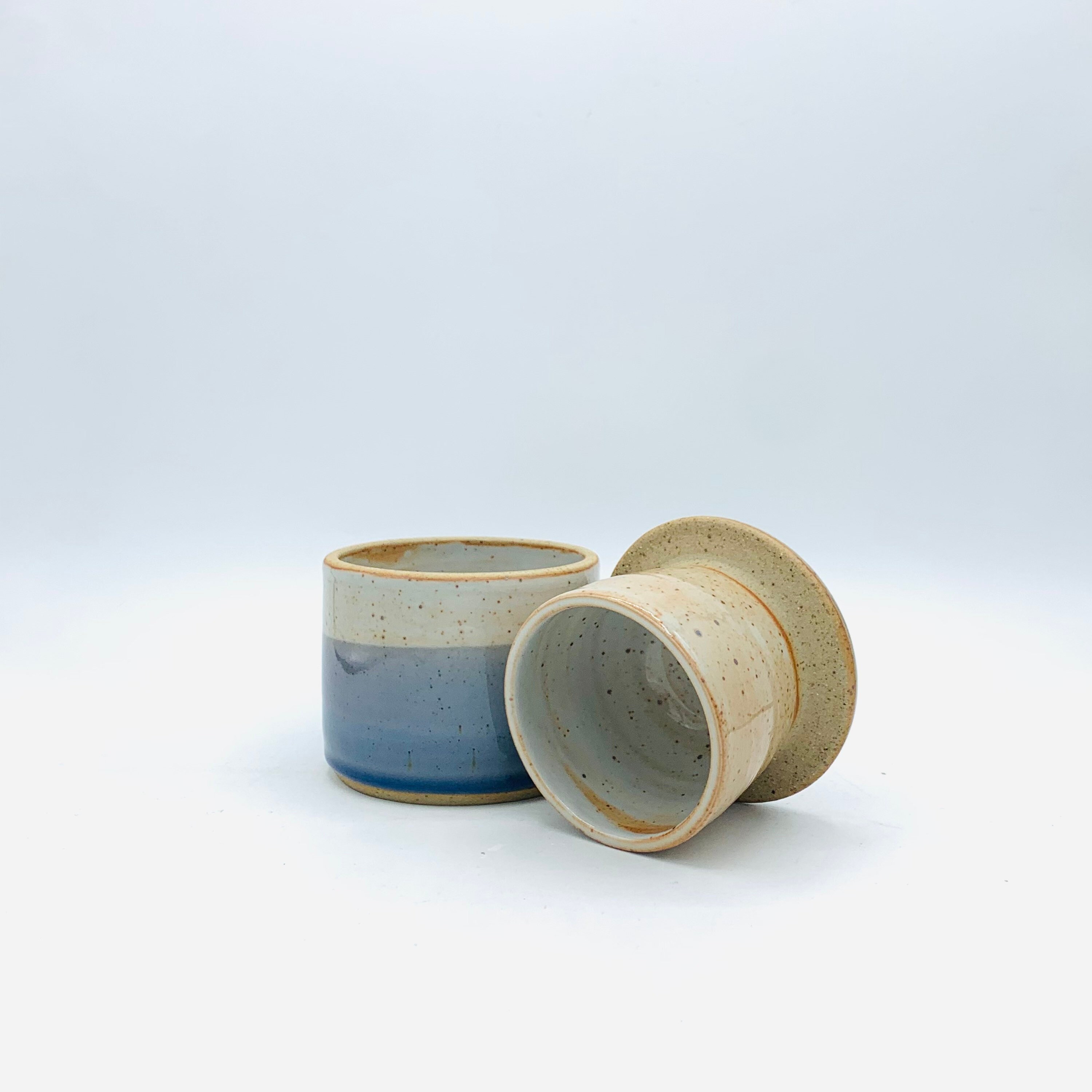 Sass & Belle Blue Wave Vaso de cerámica con diseño minimalista contemporáneo 