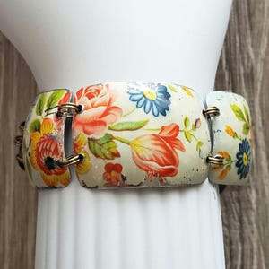 Vintage tin bracelet floral garland tin link upcycle vintage candy tin hand hammered with magnetic clasp segmented cuff comfortable light
