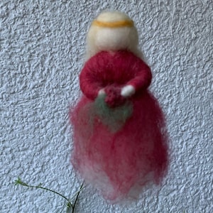 Mobile Rosenmädchen - Märchenwolle - Mobile mit Weidenzweig - Breite 47 cm, Höhe 34 cm
