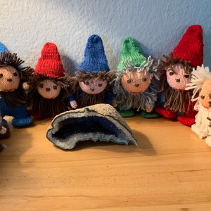 Dwarf - Gnome - Knitted dwarf - Available in other colors upon request - Handmade -