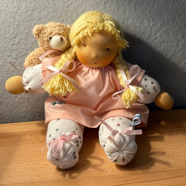 Puppe mit Teddybär -  Waldorfpuppe - Schlamperle - Naturmaterialien - 32 cm - Handmade