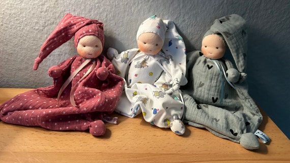 Erste Babypuppe aus Naturmaterialien - Waldorf-Art - 25 cm- Baby - Rassel - Neue Farben - Handmade