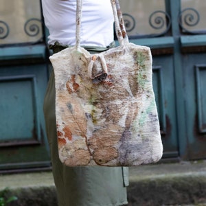 Sac fourre-tout fait main, fourre-tout en laine teinte végétale, sac livre unique, sac shopping à imprimé botanique, cadeau artisanal pour amoureux de la nature, cadeau durable