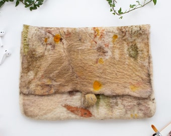 Handmade Laptop Case, Eco-Friendly Wool, Leaf Print, Sustainable Fashion, Artisan Crafted, Naturally Dyed, Unique Laptop Cover, Gift Idea