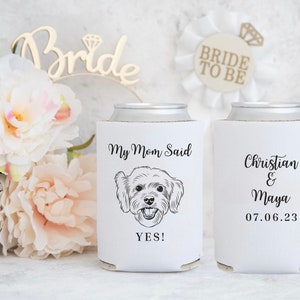 Enfriador de latas de boda con retrato de mascotas personalizado, ilustración personalizada de mascotas, favores de boda personalizados, soporte de bebidas, aislante de latas, enfriador de bodas imagen 2