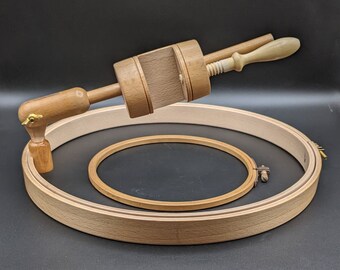 Supporto per Telaio da Ricamo Regolabile Ruotato con Cerchi da Ricamo da 8 '' Telaio da Ricamo in Legno per Punto Croce per Artigianato Artistico Cucito Ad Ago Supporto per Ricamo Supporto per Telaio da Ricamo Regolabile Ruotato con Cerchi da Ricamo da 8 '' Telaio da Ricamo in Legno per Punto Croce per Artigianato Artistico Cucito Ad Ago Supporto per Ricamo