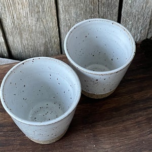 Tazas de espresso /Juego de 2 /Tazas de espresso de cerámica hechas a mano /vasos de café /tazas cortadas/ tazas de espresso blancas /regalo hecho a mano /Regalo de San Valentín imagen 3