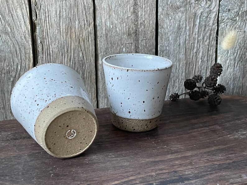 Tazas de espresso /Juego de 2 /Tazas de espresso de cerámica hechas a mano /vasos de café /tazas cortadas/ tazas de espresso blancas /regalo hecho a mano /Regalo de San Valentín imagen 2