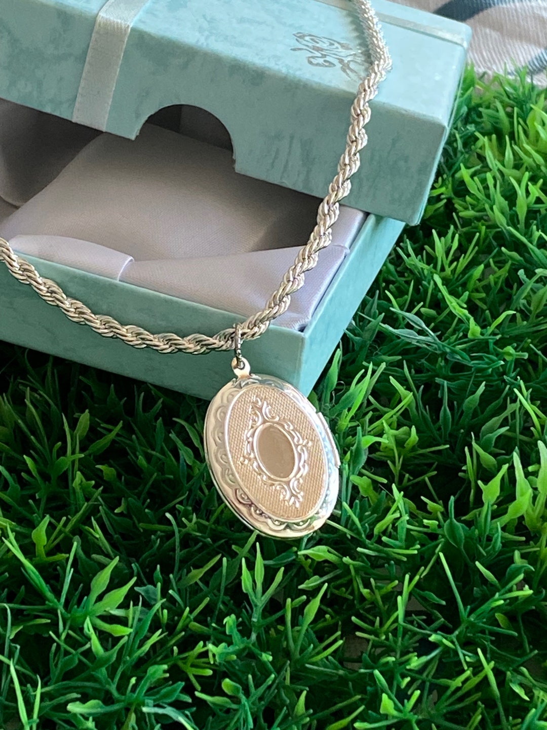 Silver Oval Locket Necklace With Photo ,christmas Gifts for Her or Him