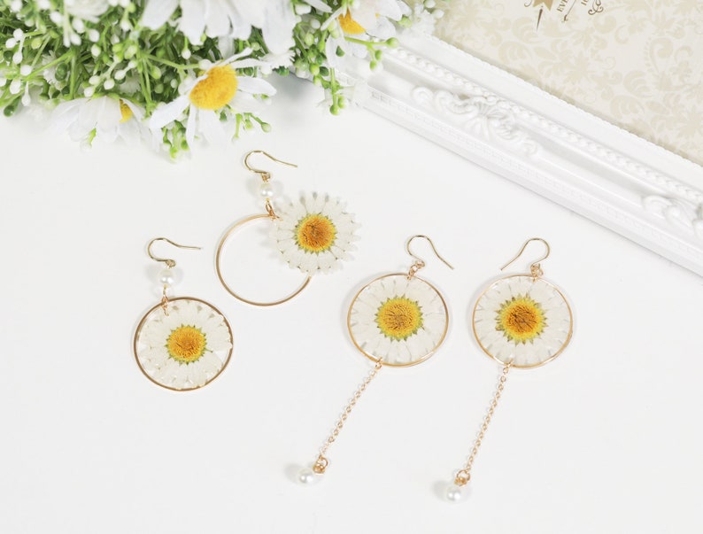 Handmade Pressed Daisy Earrings Dried Flower Daisy With Pearl Dangle Earrings Resin Flower Earrings image 2